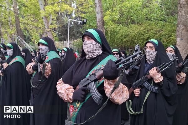 رزمایش بانوان و دختران بسیجی در شیراز