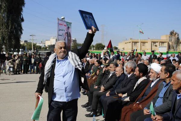 حضور پرشور دانش‌آموزان گچساران در راهپیمایی ۲۲ بهمن