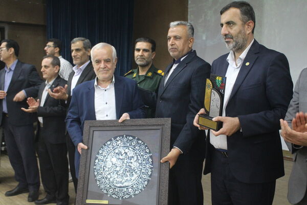 تجلیل از برگزیدگان دبیرستان شهید بهشتی شهرستان بوشهر (1)