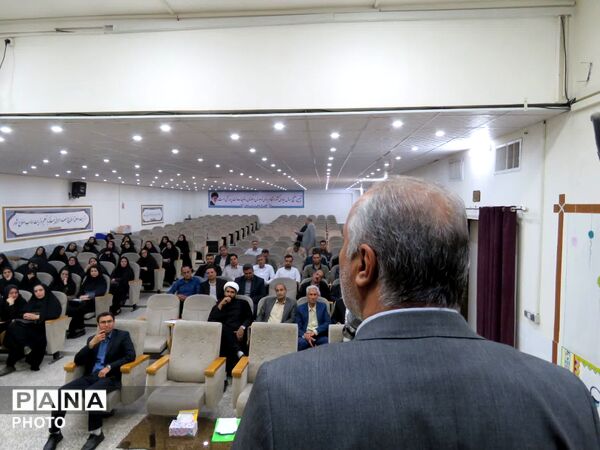 جلسه مدیران مدارس و ناظرین مسابقات خوارزمی در شهرستان خلیل آباد 