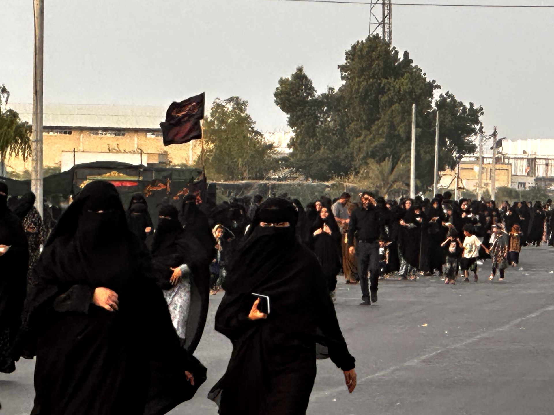 شور پیاده‌روی جاماندگان اربعین در جاسک؛ گامی به یاد شهدا و مردم غزه