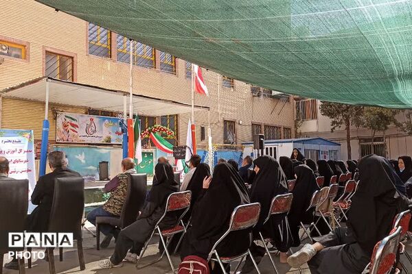آیین نواختن زنگ مهر با حضور مدیر آموزش و پرورش ناحیه دو شهرری 