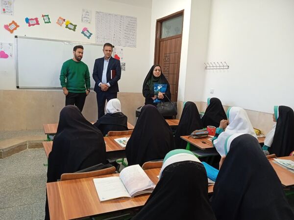 بازدید مسئولان آموزش و پرورش استان یزد از واحدهای آموزشی خاتم 