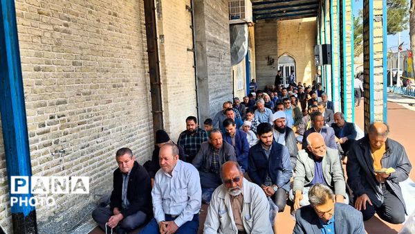 نماز جمعه ای با عطر رمضان در کاشمر 