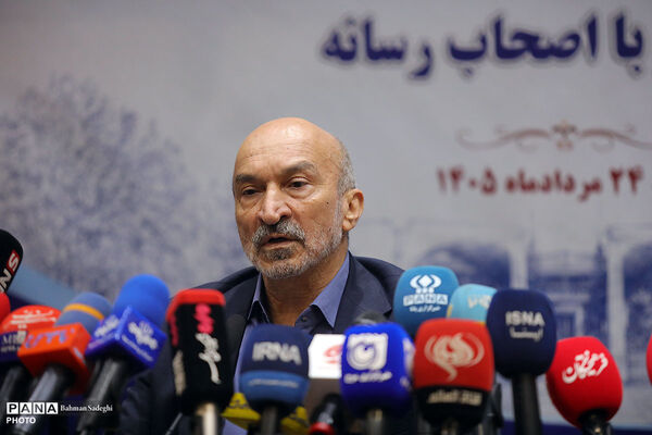 نشست خبری رئیس دانشگاه تهران