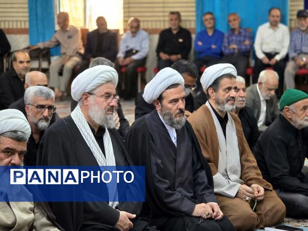 تقدیر از خانواده شهید اسلامی در سالروز اقامه اولین نماز جمعه پس از انقلاب