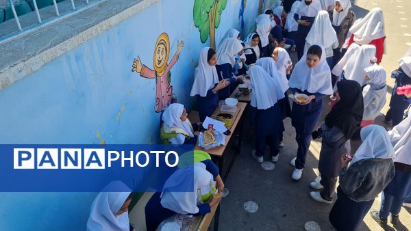 جشنواره فروش غذاهای سالم با مشارکت دانش آموزان مدرسه شهید رجایی ۱ منطقه پردیس 