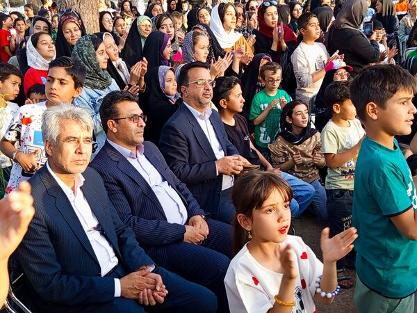 قدم هایی به عشق معلمان