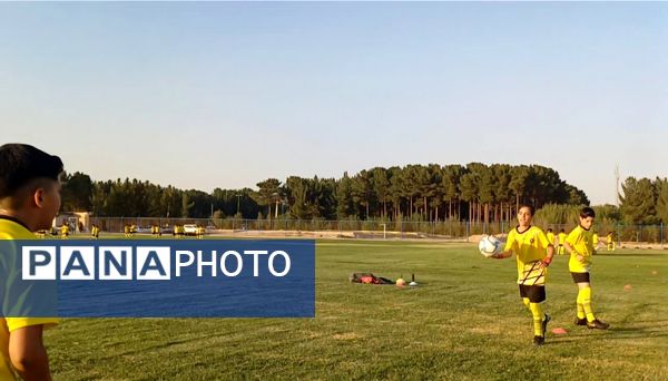 راه اندازی مدرسه فوتبال پسران باشگاه پر سیمرغ شهر حبیب آباد