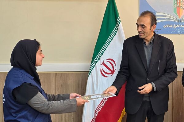 تقدیر از دانش آموز خبرنگاران فعال پانا بهارستان دو
