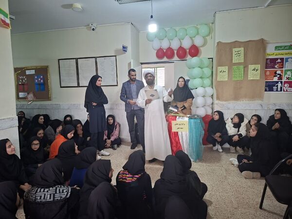 جشن دهه فجر و نیمه شعبان در دبیرستان سبحان و مائده شلیل