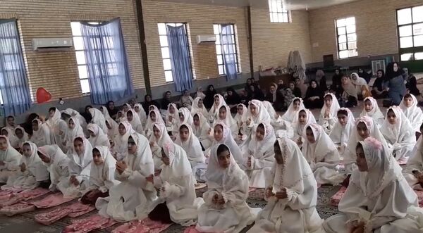 طلیعه بندگی «جشن تکلیف» دختران آموزشگاه نوریه جیرفت