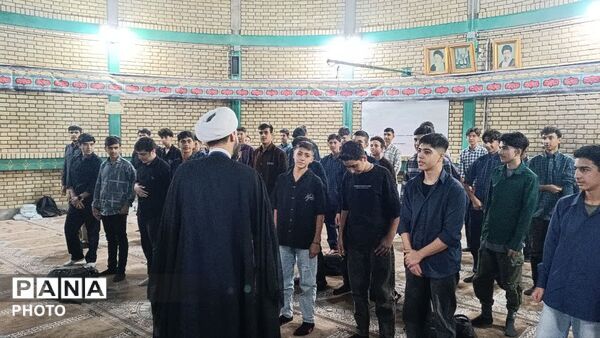به صدا درآمدن زنگ نماز در مدرسه زعیم پاکدشت