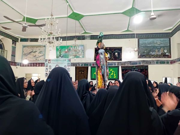  مراسم سینه زنی به مناسبت شهادت حضرت رقیه(س) در روستای عارف آباد
