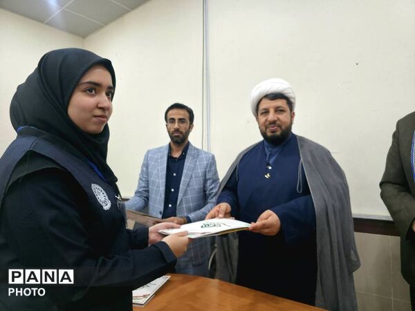 نشست معاون پرورشی و فرهنگی اداره کل آموزش و پرورش خوزستان با دانش آموز خبرنگاران پانا 