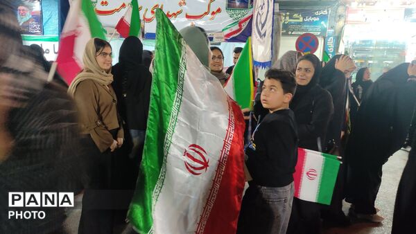 حضوری بی‌پایان با زمزمه نام وطن