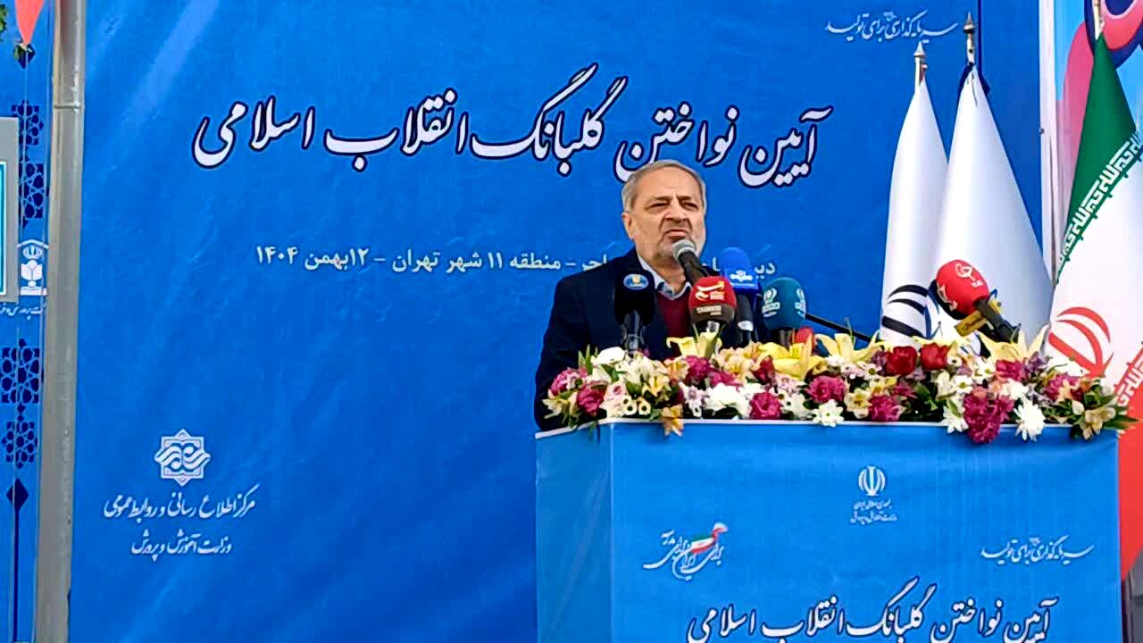 ایمان به خدا، وحدت و انسجام مردم با محوریت رهبر انقلاب است