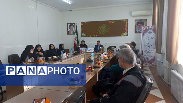  تجلیل از اولیا جانباز و پاسدار دبیرستان شاهد عصمت ناحیه 3 کرج 