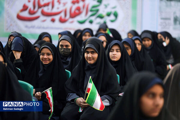 آیین نواختن گلبانگ انقلاب اسلامی با حضور وزیر آموزش و پرورش
