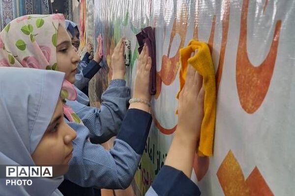 غبارروبی مساجد به مناسبت آغاز ماه مبارک رمضان توسط دانش‌آموزان ناحیه دو شهرری 