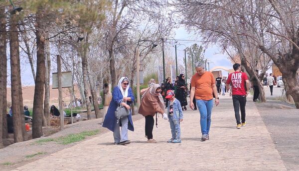 آیین باستانی سیزده بدر در دهکده ی  چوبی نیشابور
