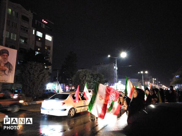 تجمع پر شور مردم ولایت مدار برای وداع با پیکر مطهر شهدای جنگ رمضان