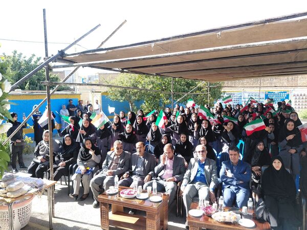 مراسم بازگشایی مدارس و جشن عاطفه‌ها در مدرسه نمونه دولتی خدیجه الکبری(س) قروه