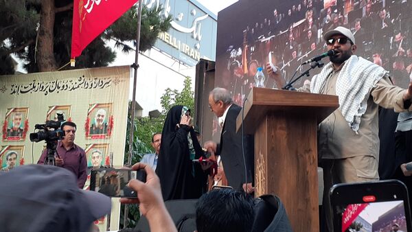 جلوه‌هایی از اجتماع مردم بجنورد در تجلیل از بانوی شجاع رسانه ملی