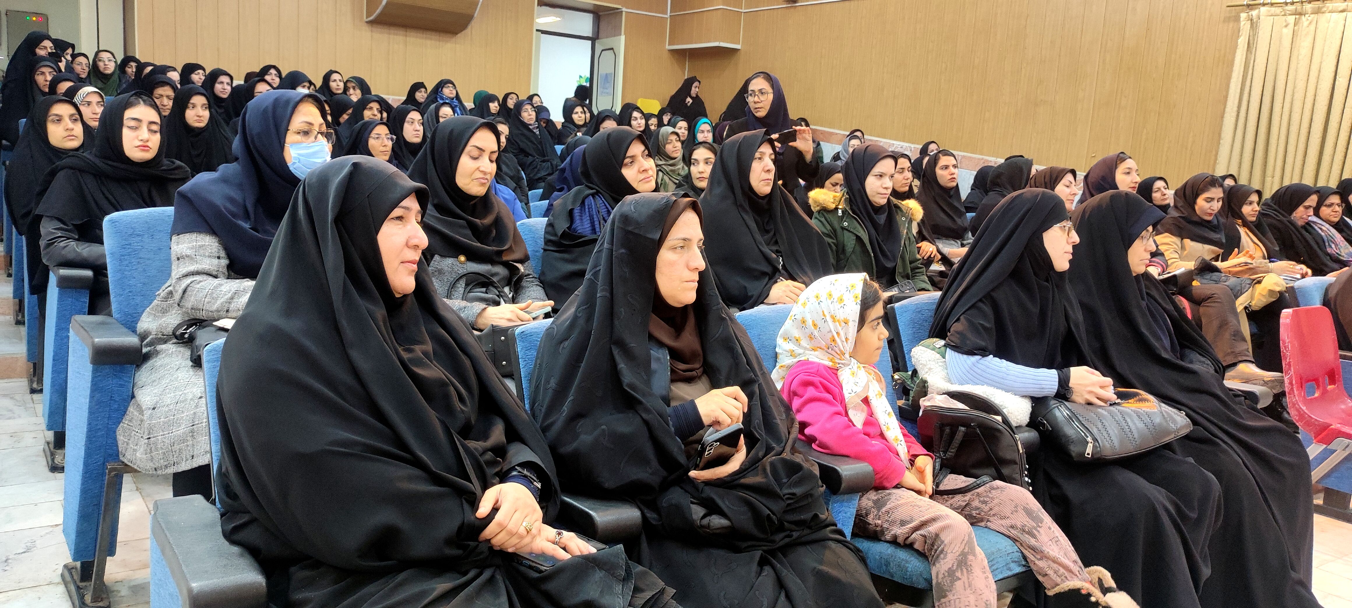 اولین کارگاه شناخت و تکنیک‌های ارتباط با نوجوانان در شیروان