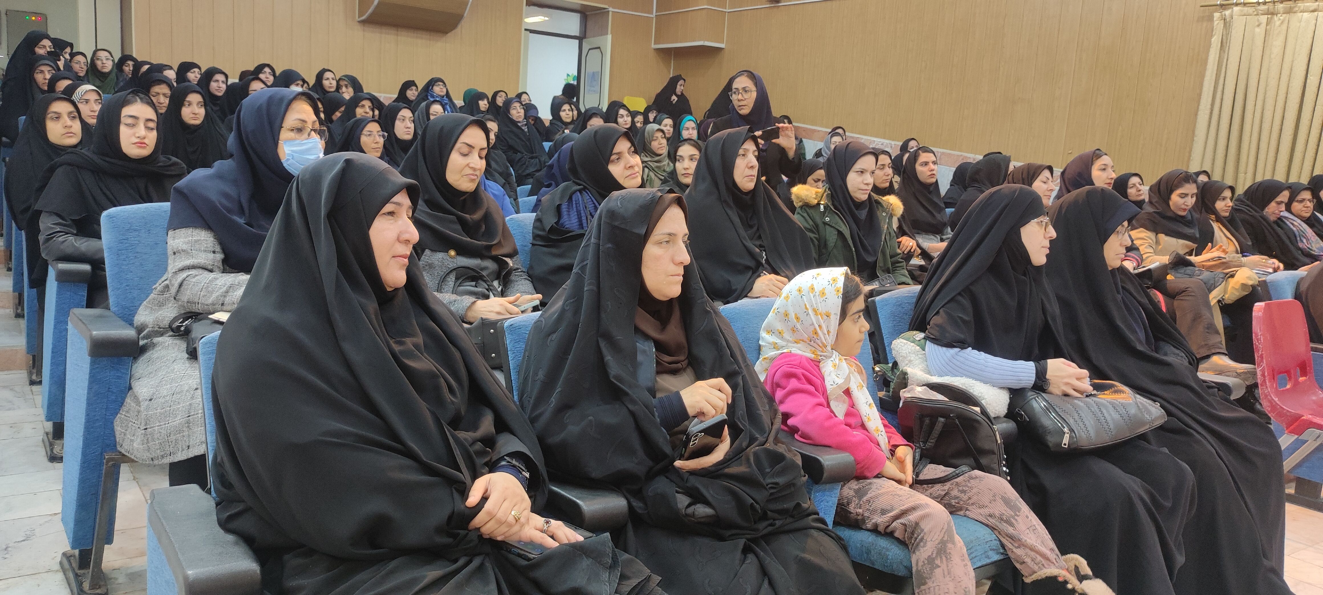 اولین کارگاه شناخت و تکنیک‌های ارتباط با نوجوانان در شیروان