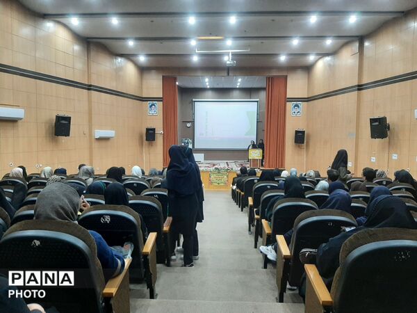 نخستین جلسه انجمن اولیا و مربیان در دبیرستان پدران آسمانی 