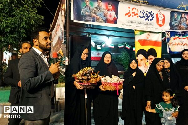 حضور پرشور دانش‌آموزان دبیرستان امام علی(ع) متوسطه اول در غرفه شهدای دانش‌آموز ورامین