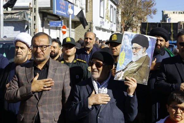 مراسم پیاده روی از مسجد موسی بن جعفر تا امام زاده اسماعیل درشهرستان فیروزکوه