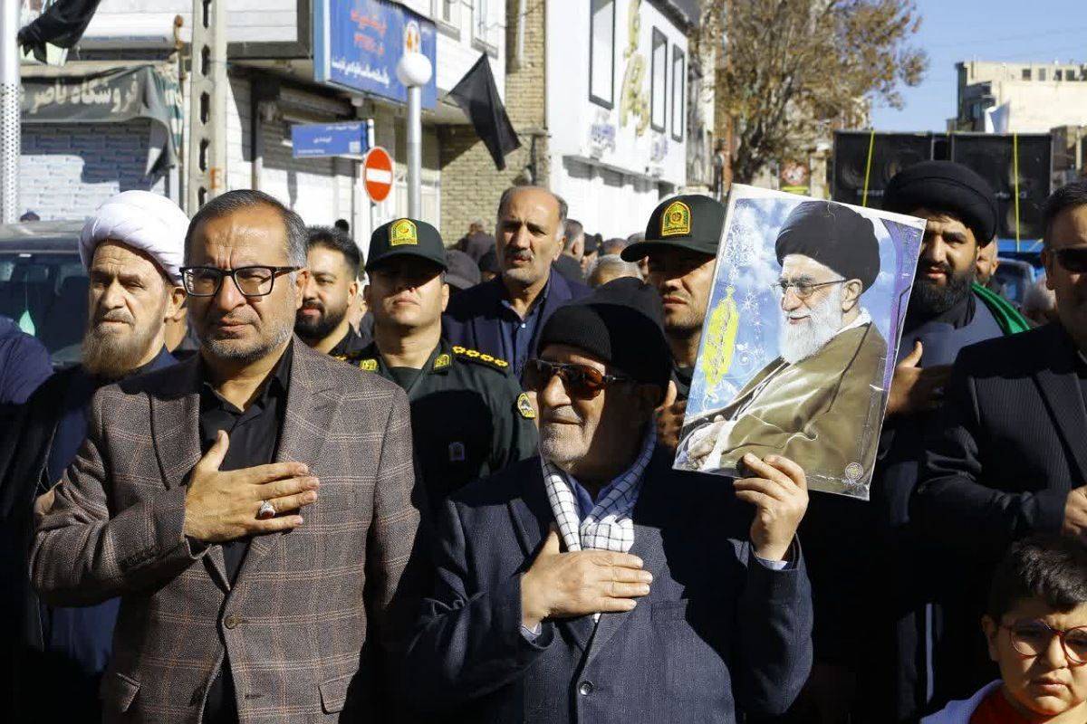 مراسم پیاده روی از مسجد موسی بن جعفر تا امام زاده اسماعیل درشهرستان فیروزکوه