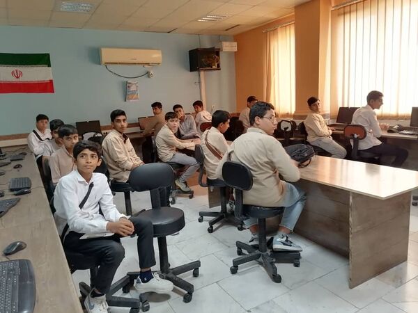 اعزام دانش‌‌آموزان سندرک به مسابقات استانی قرآن، عترت و نماز