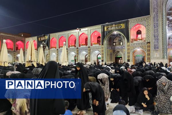 برگزاری نماز جماعت در حرم مطهر امام رضا (ع)