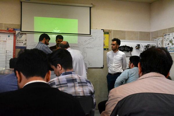 کارگاه آموزشی آشنایی با سیستم موتور و سوخت‌رسانی خودرو در بهارستان 2