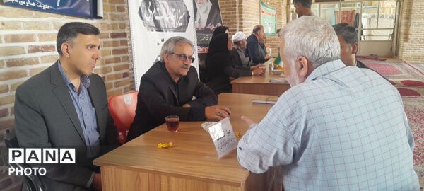 خدمت رسانی ادارات و سازمان های شهرستان نیشابور در میزخدمت نماز جمعه 