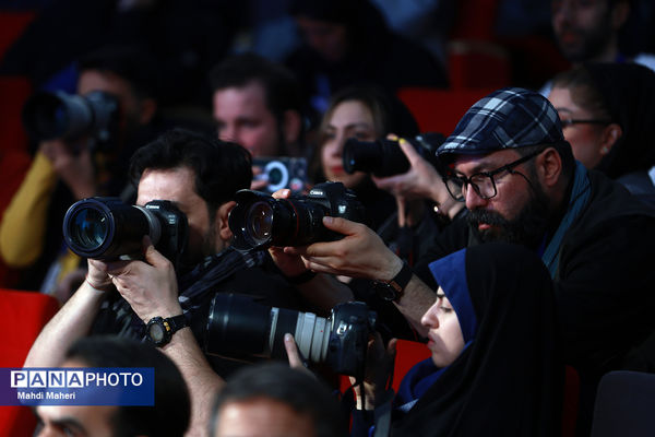 نشست نقد و بررسی فیلم «قمارباز» در چهل و چهارمین جشنواره ملی فیلم فجر
