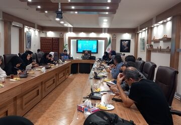 نشست صمیمی مدیرکل کانون پرورش فکری کودکان و نوجوانان استان خراسان رضوی با خبرنگاران نوجوان