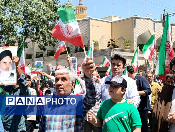 راهپیمایی جمعه خشم و نصر با حضور پرشور مشهد مقدس برگزار شد