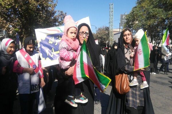 راهپیمایی یوم‌الله ۱۳ابان ماه در شهرستان نیشابور 