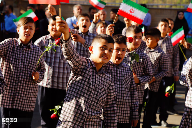 مدارس باید به کانون نشاط، امید و تربیت نسل آینده تبدیل شوند
