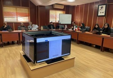 اردوی تمشک نشاط را به دانش‌آموزان هدیه می‌دهد