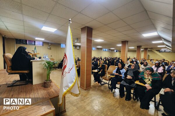 تجلیل از ستاره‌های کنکور در دبیرستان فرهنگ تهران