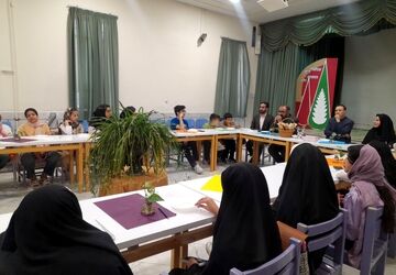 گردهمایی شاعر با نوجوانان 