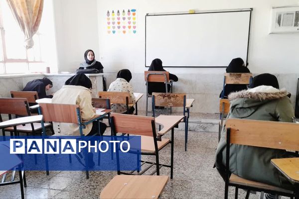 آزمون پیشرفت تحصیلی در دبیرستان آیت الله طالقانی داریون