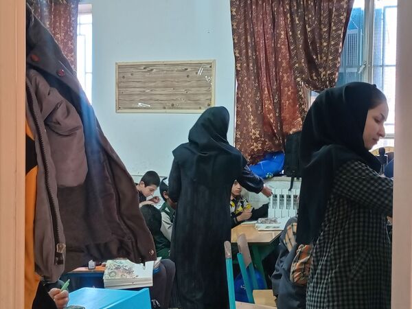 توزیع شیر گامی برای سلامت و نشاط دانش‌آموزان در دبستان شهید پسندیده فدافن 