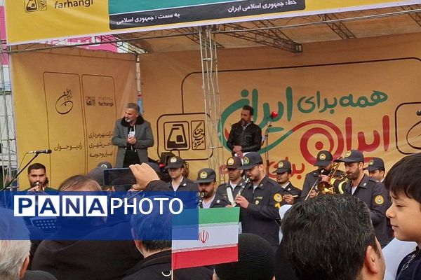 حضور اقشار مختلف مردم شهرری در راهپیمایی ۲۲ بهمن