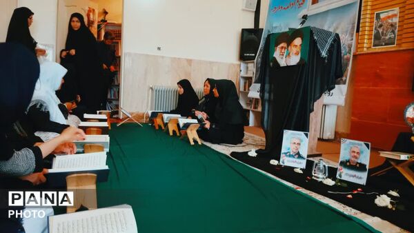 عطر یاد امام خمینی (ره) در حسینیه رستگاران دهگلان پیچید 